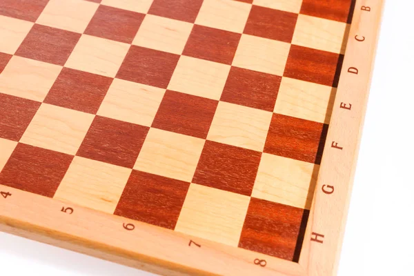 Темные и яркие квадраты деревянной шахматной доски — стоковое фото