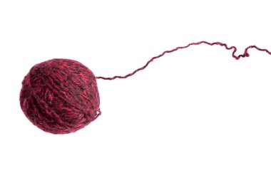 Kırmızı yün iplik ve bir yazıt yer