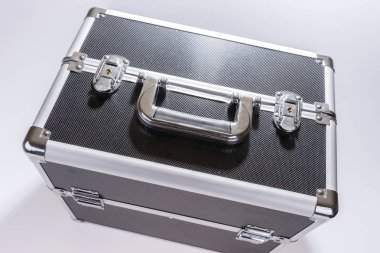 Alüminyum metal durum kutusu beyaz izole