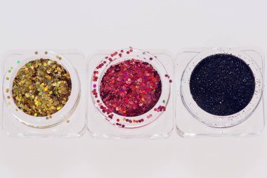 Siyah, kırmızı ve altın pırıltılar kavanoz