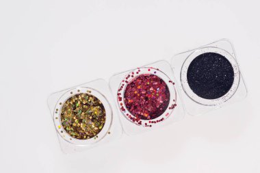 Siyah, kırmızı ve altın pırıltılar kavanoz