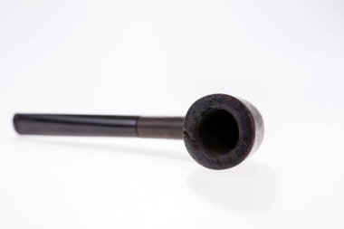 İzole kahverengi ve siyah boru