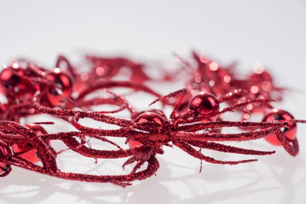 Rood fonkelende kerst garland geïsoleerd — Stockfoto