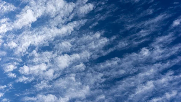 Nuvens bonitas no céu — Fotografia de Stock