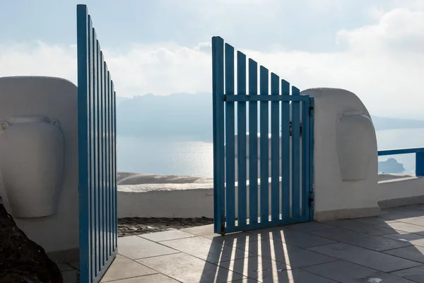 Open blue door overlooking the Mediterranean sea — Stock Photo, Image