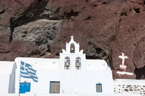 Iglesia cerca de Playa Roja Akrotiri Santorini Islas Cícladas —  Fotos de Stock