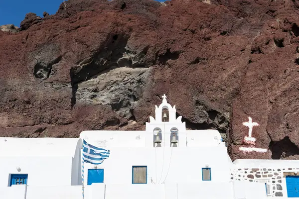Iglesia cerca de Playa Roja Akrotiri Santorini Islas Cícladas —  Fotos de Stock