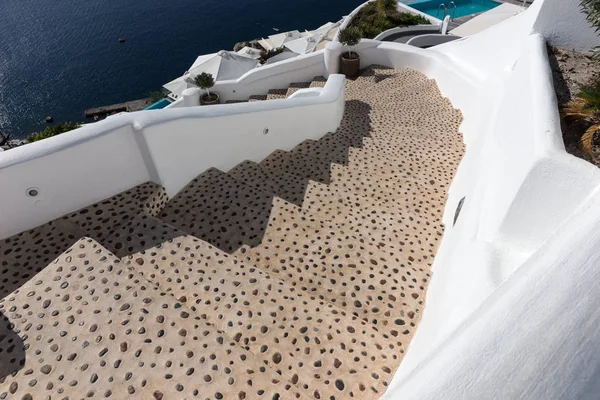 Escadas para o mar em Santorini aldeia de Oia — Fotografia de Stock