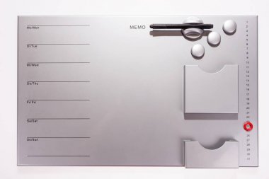 Bir haftalık planlayıcısı veya aylık planlayıcısı olarak gri manyetik kurulu