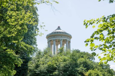 İngiliz Bahçesi Münih Almanya Monopteros Tapınağı
