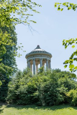 İngiliz Bahçesi Münih Almanya Monopteros Tapınağı