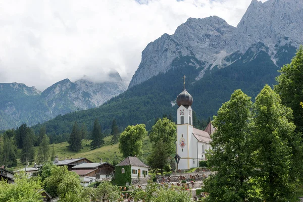 德国祖格峰顶格赖瑙村教堂 — 图库照片