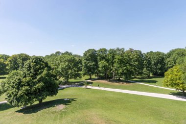 Münih, Almanya'nın merkezinde büyük bir kamu park İngiliz Bahçesi (Englischer Garten) olduğunu
