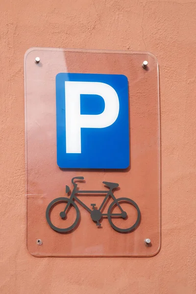 Fahrradparkplatzschild Der Mauer Der Stadt — Stockfoto