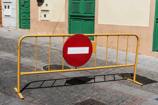 Roadblock Cerca Amarela Com Sinal Barreira Estrada — Fotografia de Stock