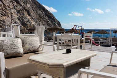 Perissa Santorini Yunanistan plajda Açık Restoran