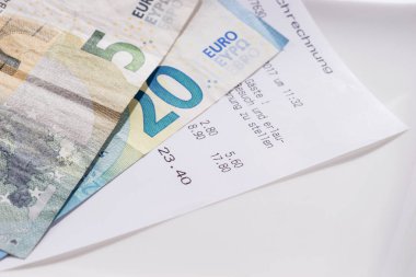 Restoran bill ile euro Bono Almanya'da bir plaka üzerinde