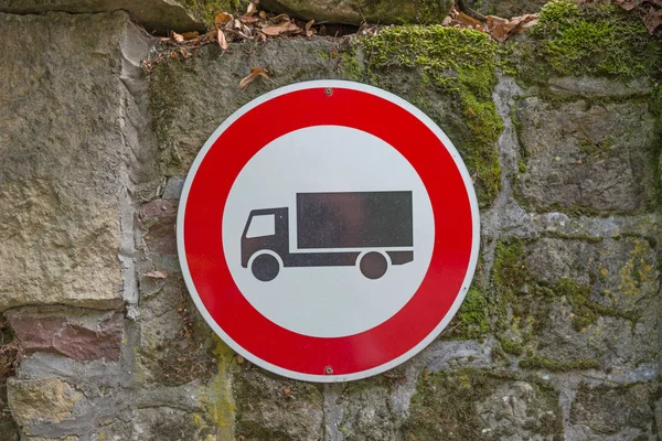 Verkehrs Und Verkehrszeichen Der Wand Kein Lkw Verboten — Stockfoto