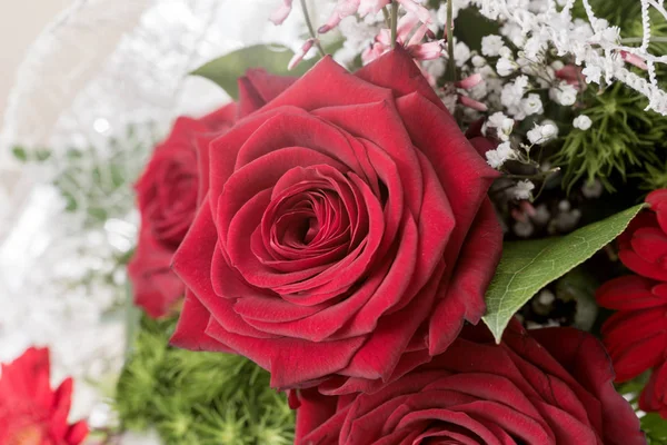 Closeup Buquê Noiva Muito Bonito Com Rosa Vermelha — Fotografia de Stock