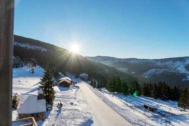 Çek Dağları, ski resort Spindleruv mlyn güneş parlıyor