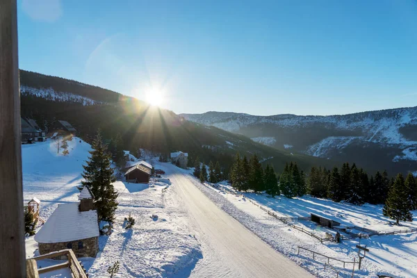 Ήλιος Λάμπει Πάνω Από Τσέχικα Βουνά Ski Resort Spindleruv Mlyn — Φωτογραφία Αρχείου