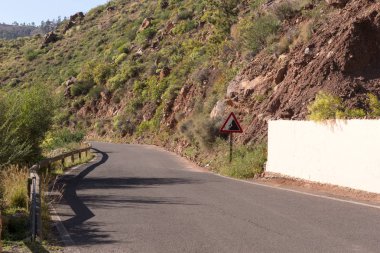 Gran Canaria ada dağlarında yol