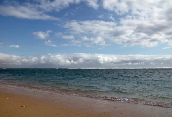 Schöner Sandstrand Mit Wolken Horizont Auf Der Insel Réunion — Stockfoto