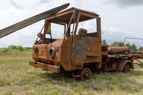Viejo Camión Oxidado Salir Carretera — Foto de Stock
