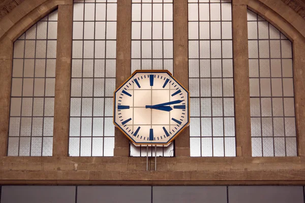 Ретро Часы Стене Железнодорожного Вокзала — стоковое фото