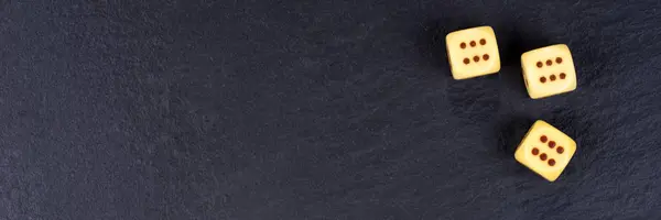 Drie Dobbelstenen Zwarte Achtergrond Zes Kant Dobbelstenen Met Bruine Stippen — Stockfoto