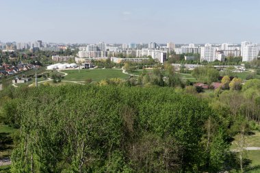 Berlin doğu kesiminde Konut ve parkları ile görünümünü