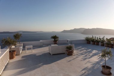 Günbatımı Akdeniz, Santorini Adası manzaralı Teras