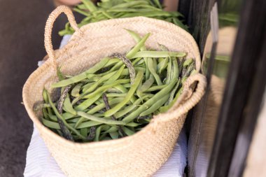 Taze fasulye piyasada satışa sepet