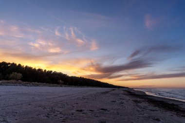 Gün batımı ovet Almanya'da Baltık Denizi beach