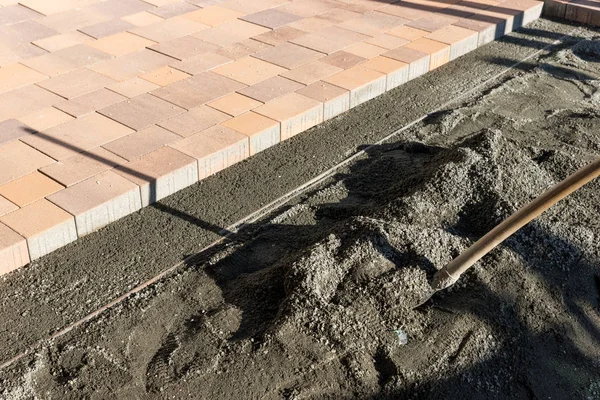 Pavimentación Del Sendero Con Nuevos Adoquines Rojos — Foto de Stock