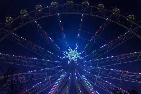 Detalhe Roda Gigante Noite Com Borrão Movimento Lentes Mercado Natal — Fotografia de Stock