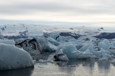 İzlanda 'daki Buzul gölü Jkulsarlon manzarası