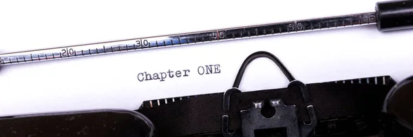 Kapitel Eins Geschrieben Auf Einer Alten Schreibmaschine — Stockfoto