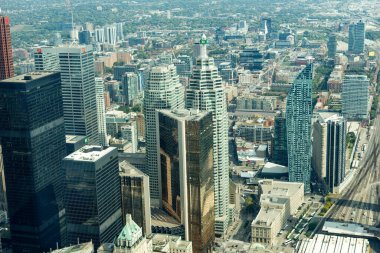 Toronto, Kanada Ekim 01 - 2019. Toronto şehir merkezinin hava görüntüsü kurumsal iş binalarının gökdelen siluetini gösteriyor