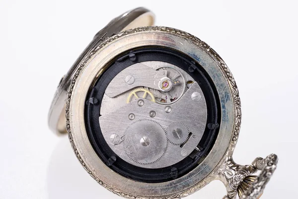 古い機械式懐中時計の後ろ — ストック写真