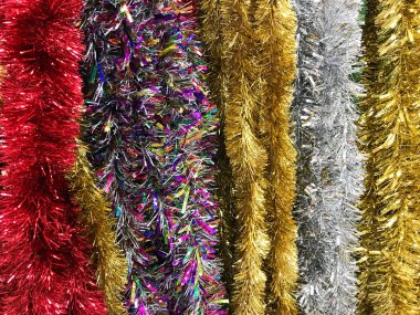 Noel ve Yeni Yıl süsleri Kırmızı altın, gümüş, yeşil gökkuşağı renkleri