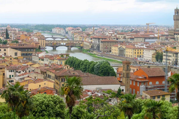 Panoramiczny Widok Ponte Vecchio Lub Stary Most Florencji Włochy Słynny — Zdjęcie stockowe