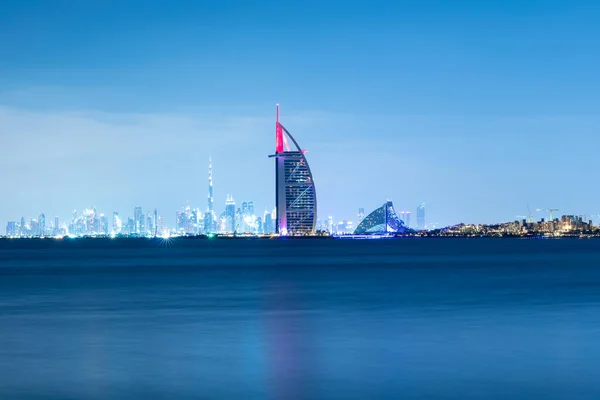 Paisagem Noturna Dubai Mostrando Horizonte Luxo Hotéis Arranha Céus Modernos — Fotografia de Stock