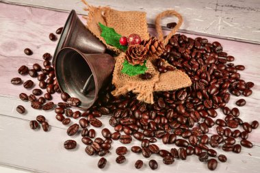 Mutlu Noeller kahve çekirdekleri. Kavrulmuş kahve çekirdekli ziller.