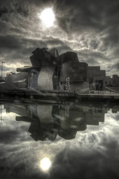 Guggenheim in zwart-wit. Bilbao. Spanje. — Stockfoto