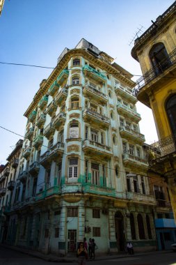 Küba 'nın Havana şehrindeki modern bina, adanın başkenti.