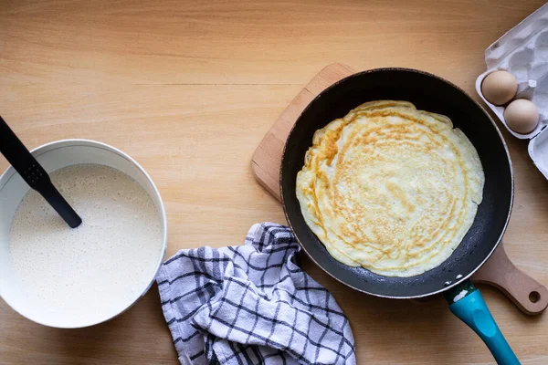 Preparation Thin Pancakes Crepe Pan Top View — Stock Photo, Image