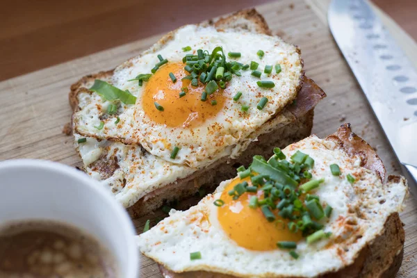 Sandwich Fried Egg Chives Top View — Stock Photo, Image