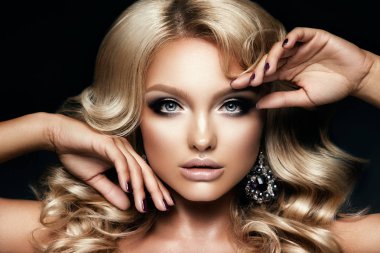 Parlak makyaj ile Beautyful Kız