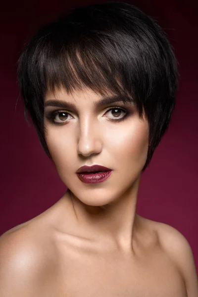 Vacker kaukasisk kvinna. — Stockfoto